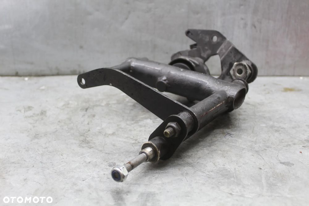 Piaggio X10 125 wahacz mocowanie silnika - 3