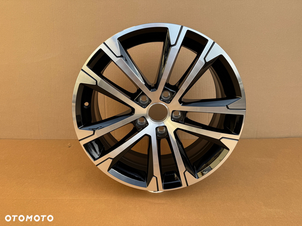 Felga aluminiowa 7.0J x 17 ET40 5x112 3G0601025M VW PASSAT B8 NOWA