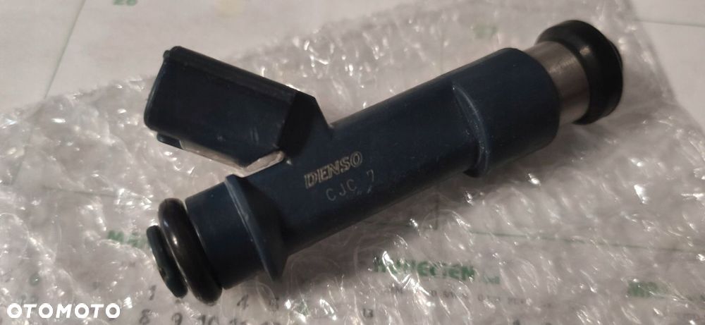 WTRYSKI DENSO HILUX TACOMA TUNDRA 23250-0P030 4.0L - 2