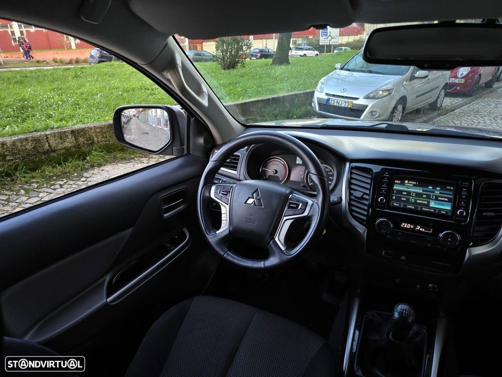 Mitsubishi L200 2.4 DI-D CD Instyle Strakar 4WD - 31