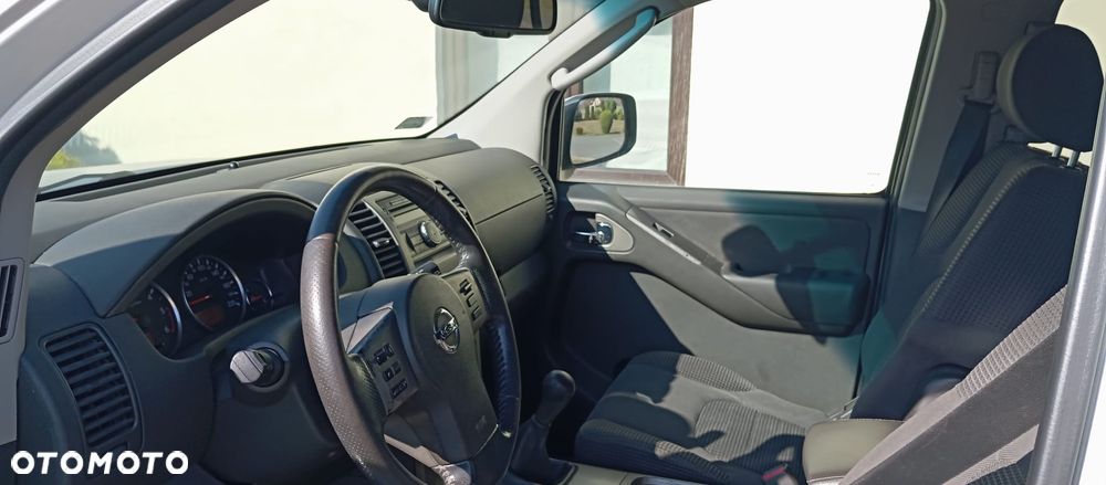 Nissan Pathfinder 2.5 D SE - 7