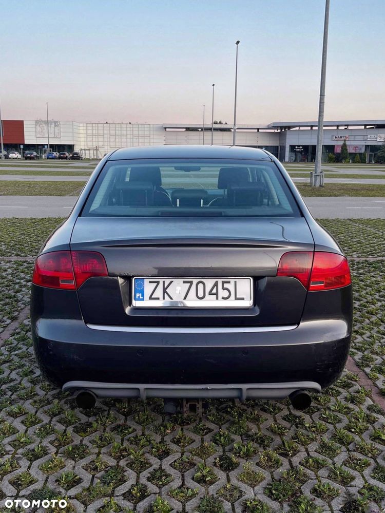 Audi A4 Limousine - 5