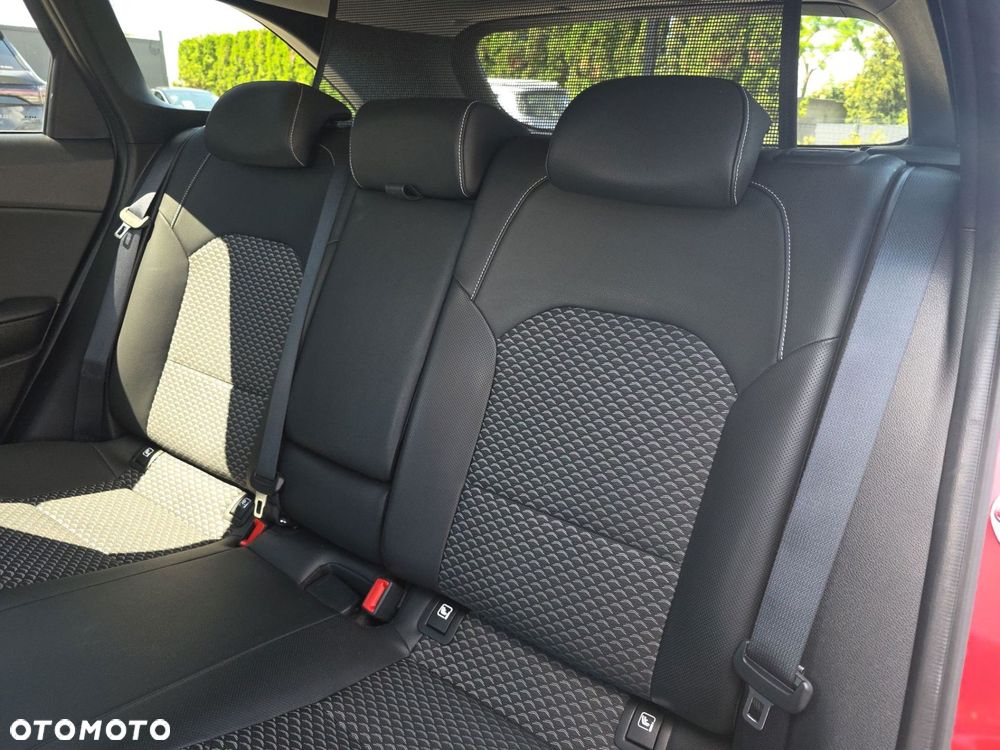 Kia Ceed - 11