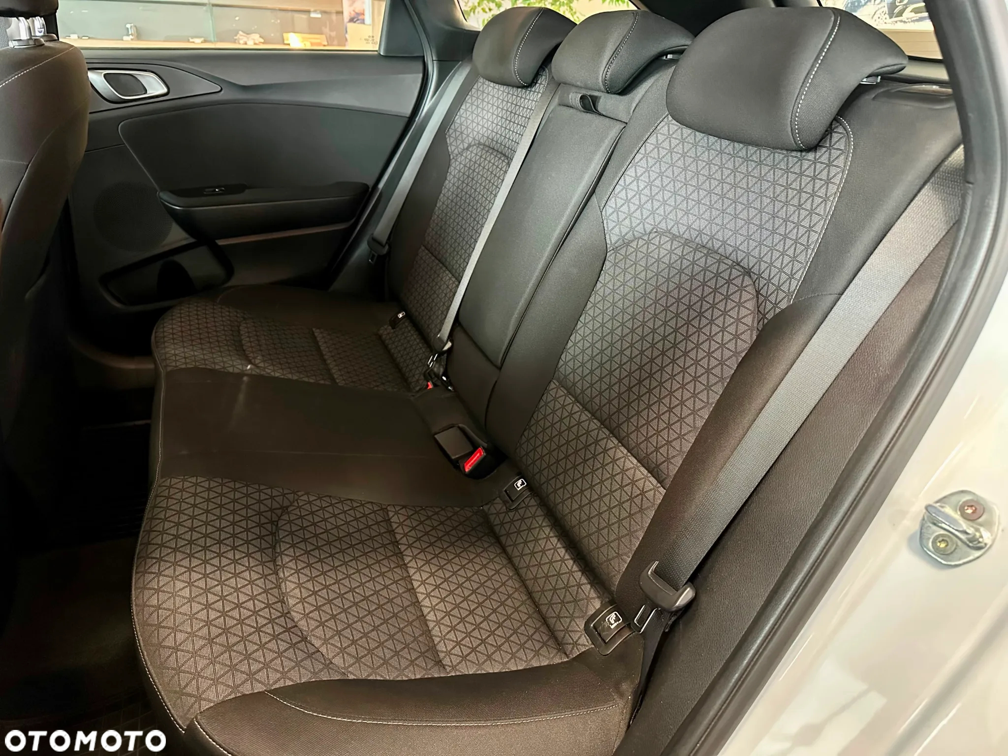 Kia Ceed - 10