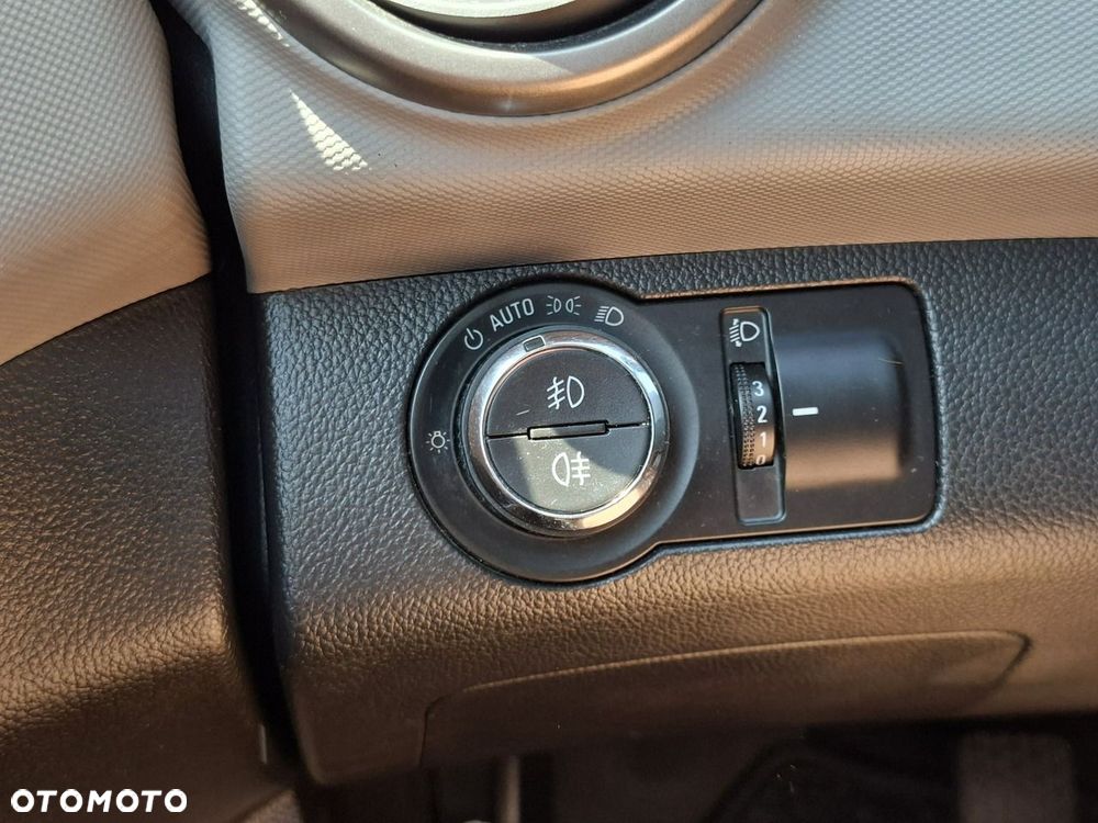 Chevrolet Aveo 1.6 LTZ - 16
