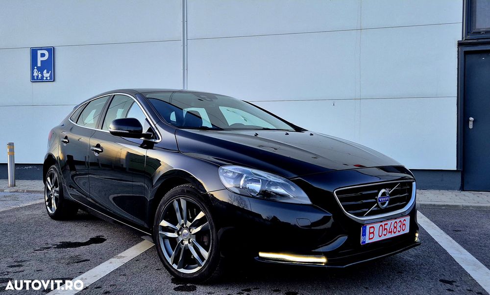 Volvo V40 D4 VEA Momentum - 1