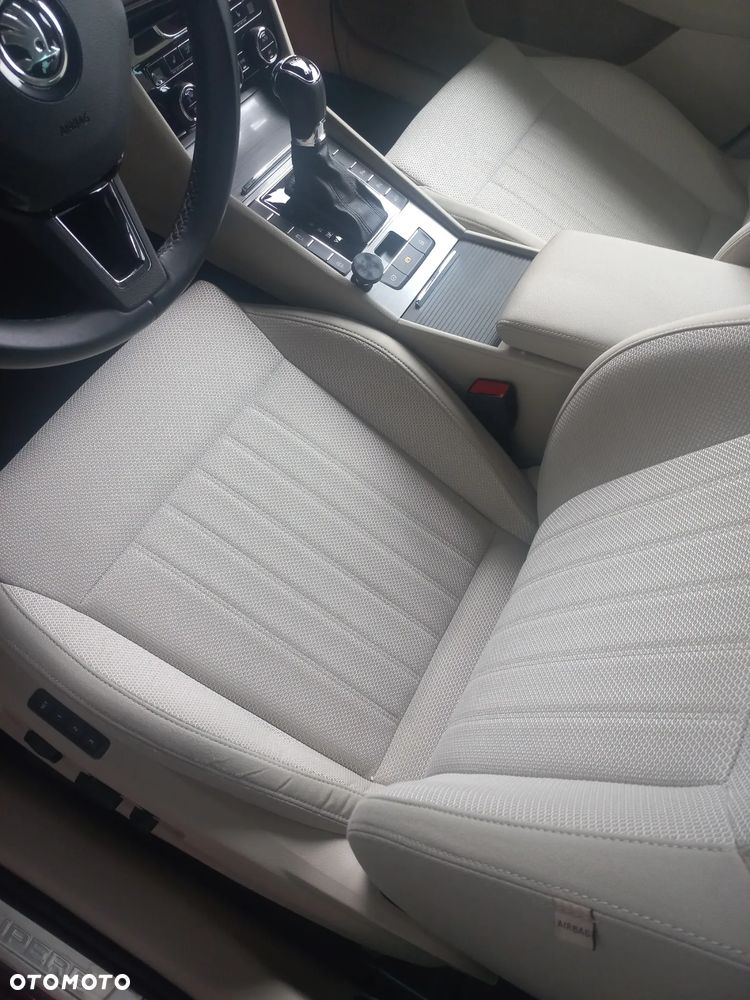 Skoda Superb 2.0 TDI SCR 4x4 Style DSG - 11