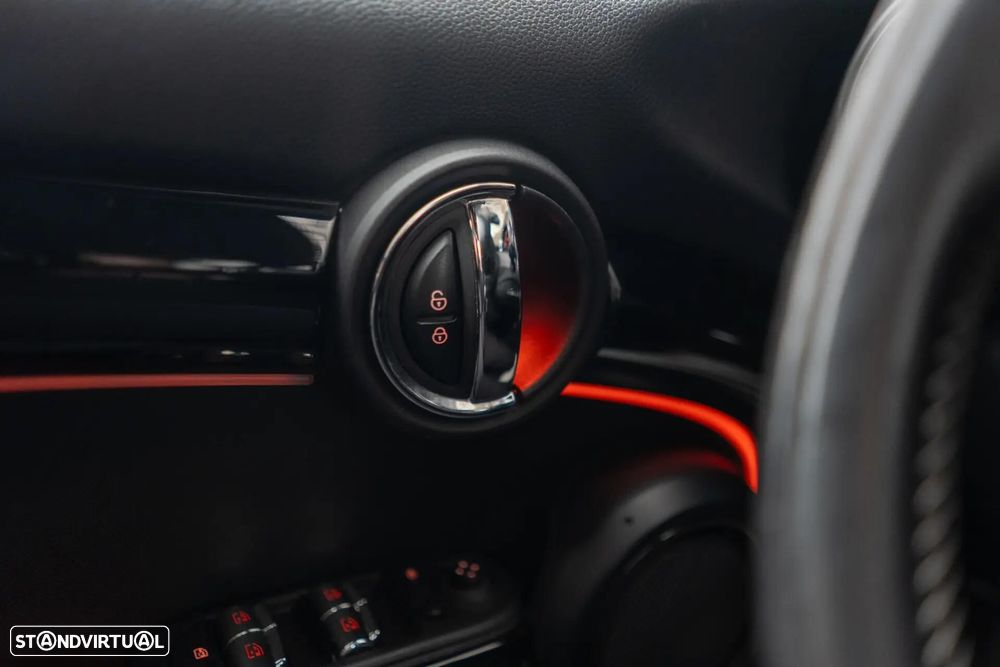 MINI 5 Portas Cooper D Auto - 37