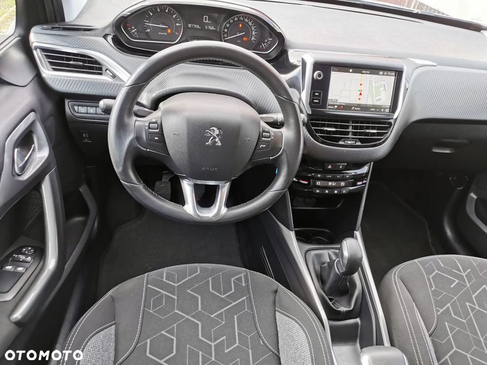 Peugeot 2008 1.2 Pure Tech Style EU6 - 7