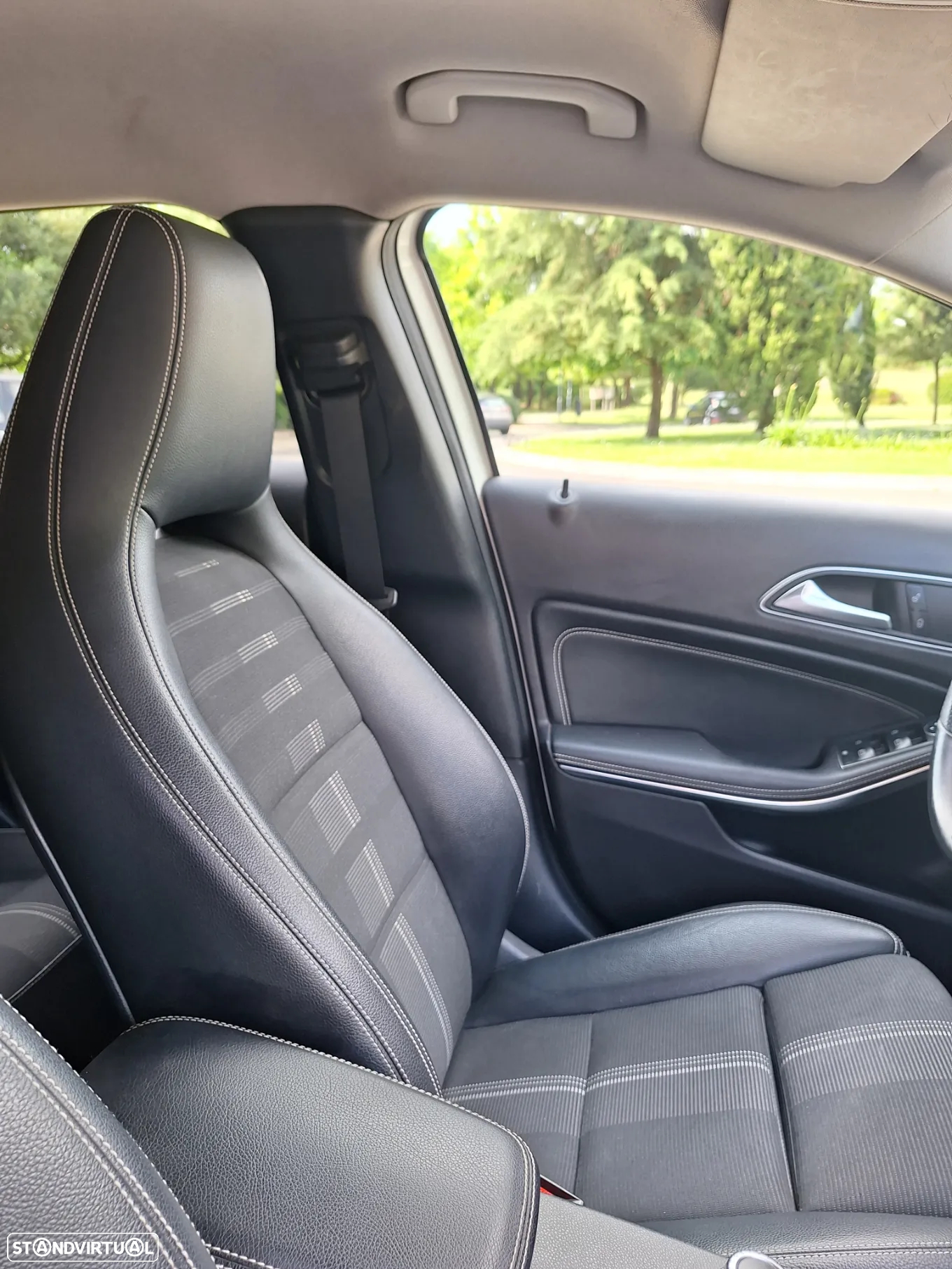 Mercedes-Benz GLA 180 d Urban - 14
