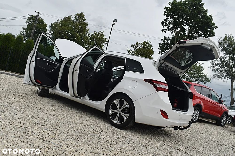 Hyundai i30 i30cw 1.6 CRDi Fifa World Cup Edition - 14