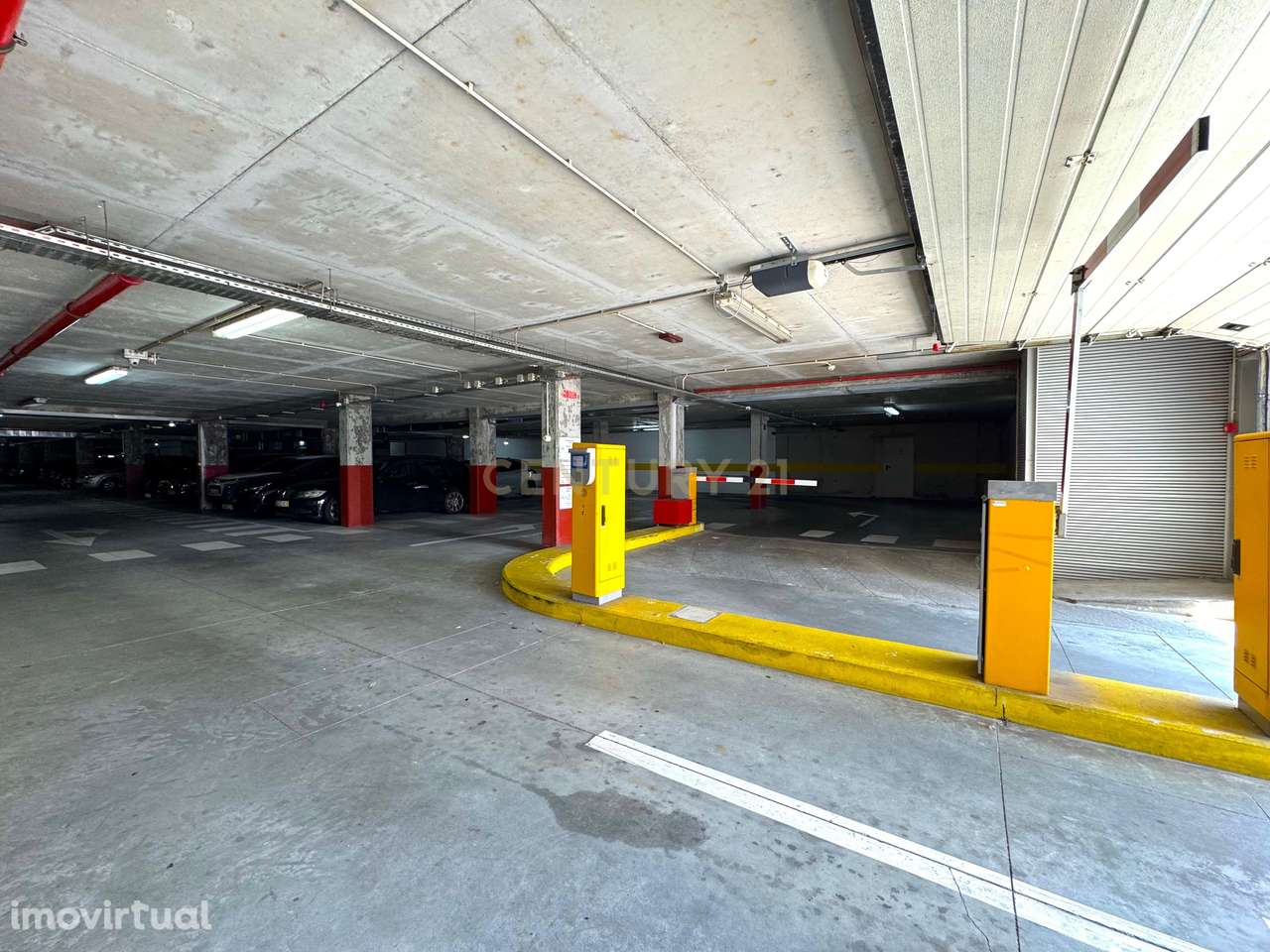 Parque de estacionamento com 108 lugares em São Mamede de Infesta, Mat - Grande imagem: 4/12