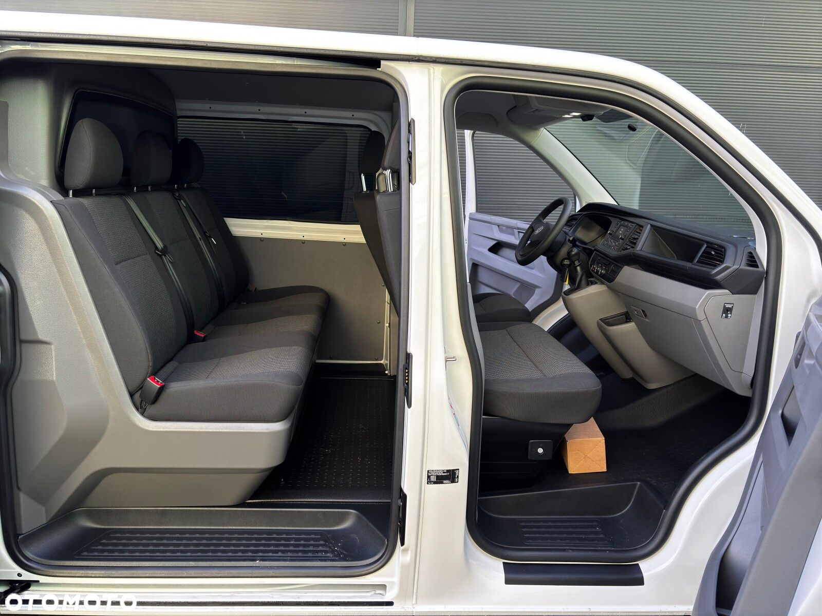 Volkswagen Transporter T6.1 Furgon 3400 2.0TDI 150KM 6b. 3m. - 12