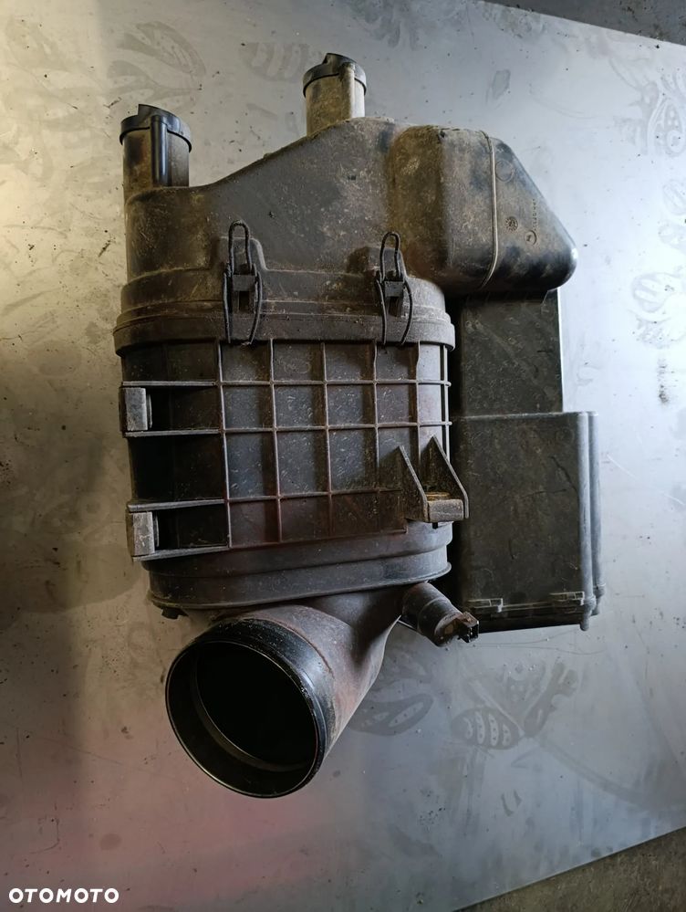 FILTR OBUDOWA FILTRA POWIETRZA IVECO EUROCARGO EURO 6 22.5 504108271 - 2