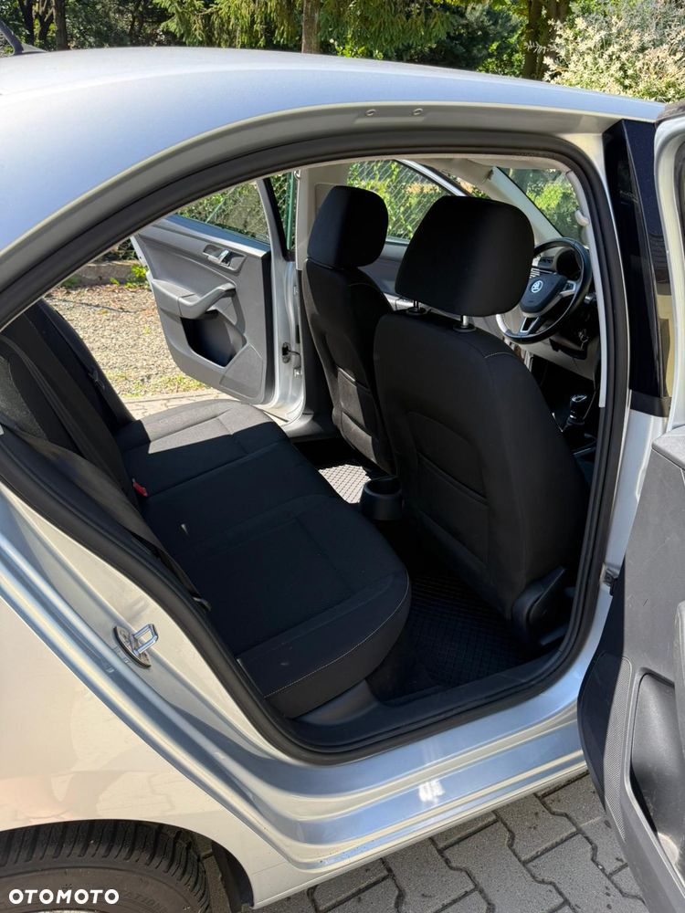 Skoda RAPID 1.2 TSI Ambition - 12