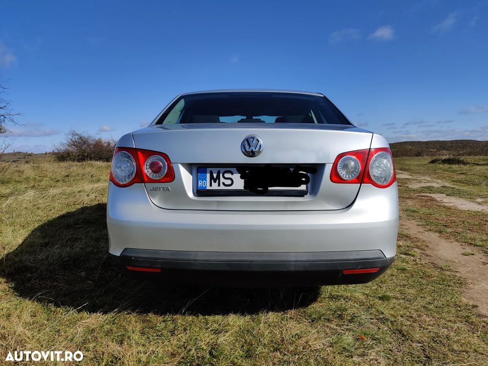 Volkswagen Jetta 1.6 Freestyle - 3