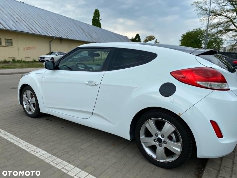 Hyundai Veloster 1.6 GDI Comfort - 11