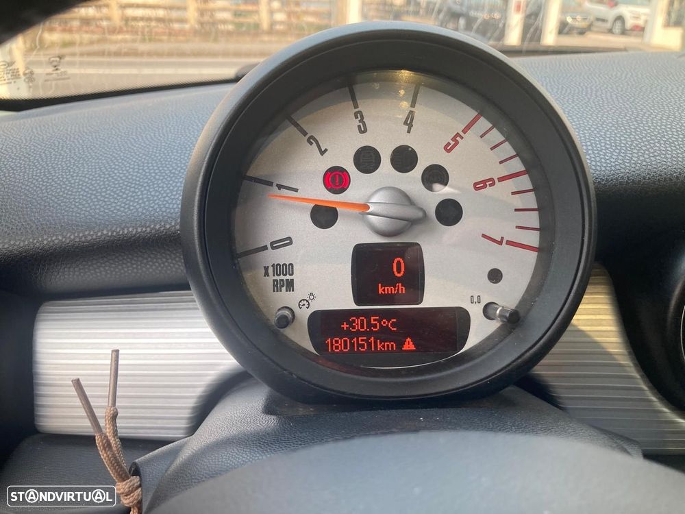 MINI 3 Portas Cooper D - 26