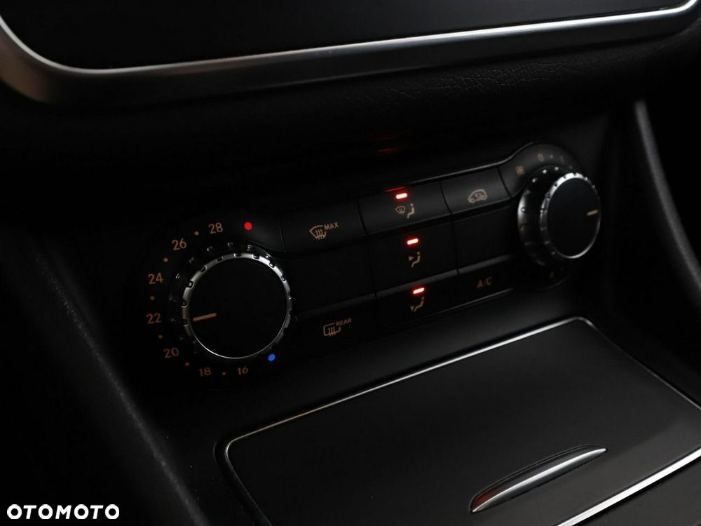 Mercedes-Benz CLA 180 Urban - 27