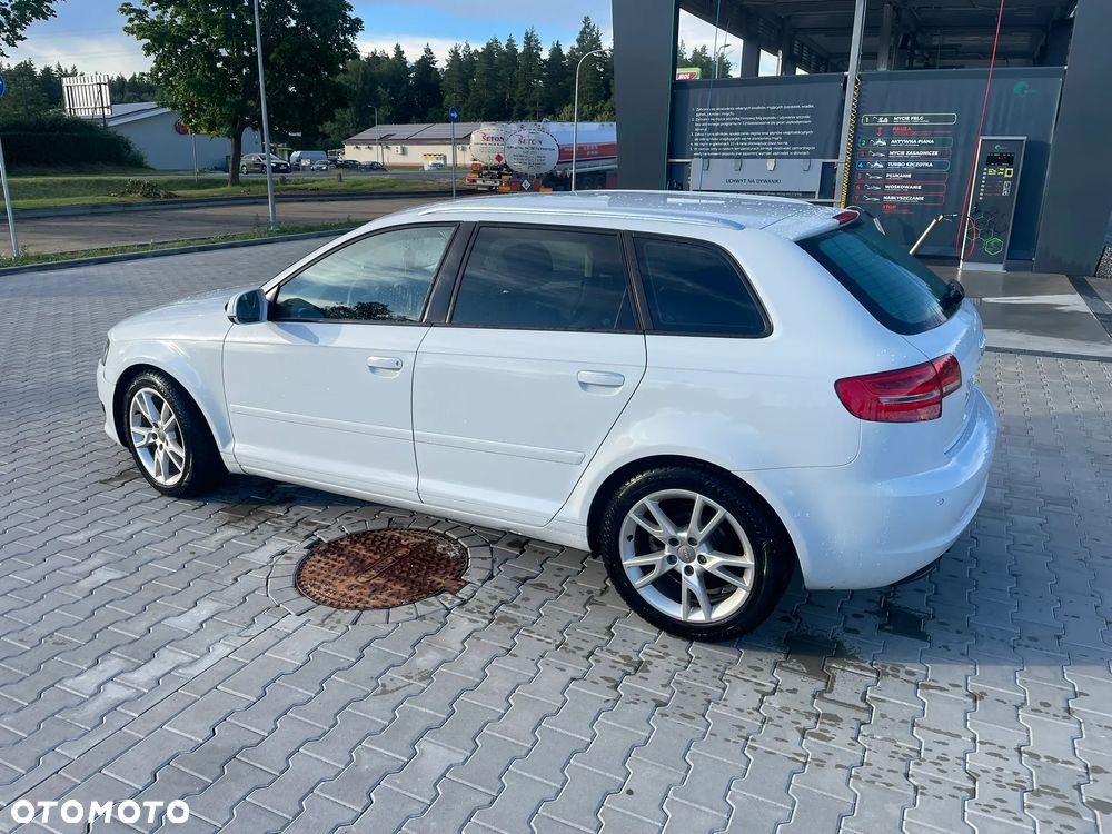 Audi A3 Sportback 1.6 TDI DPF Ambiente - 11