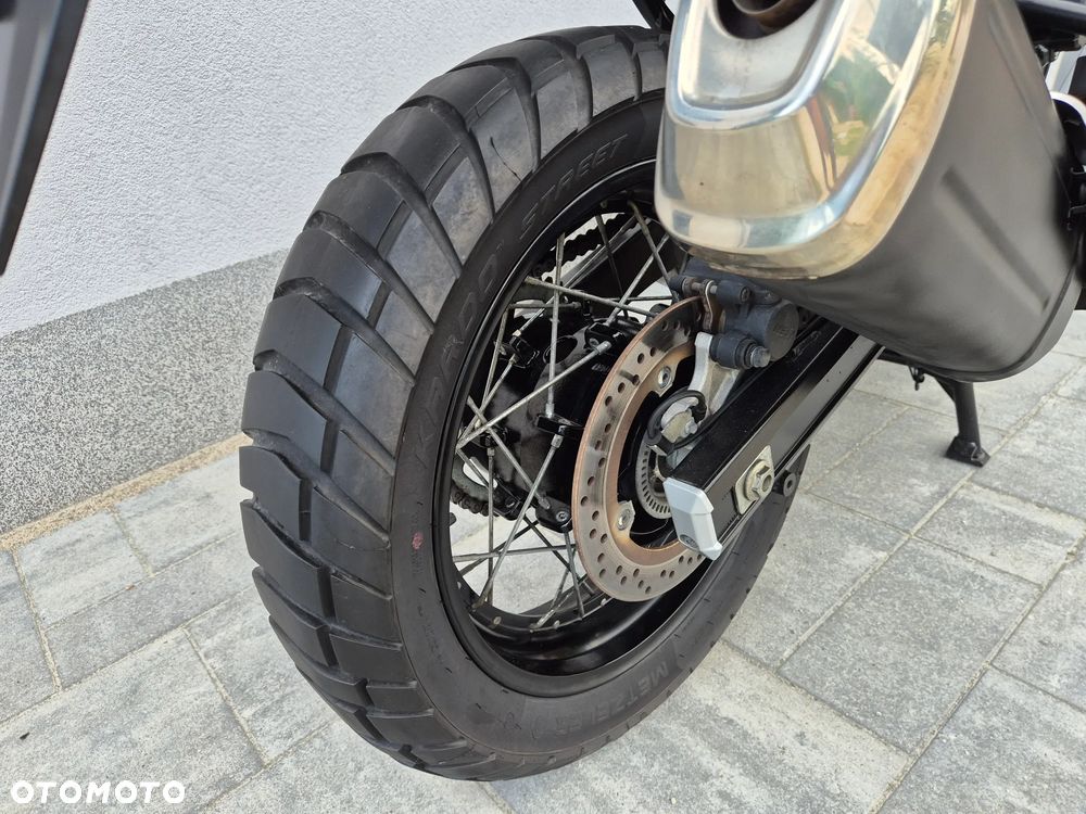 Suzuki V-STROM - 16