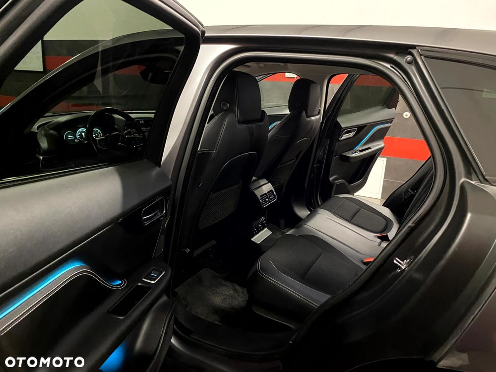 Jaguar F-Pace 20d R-Sport - 26