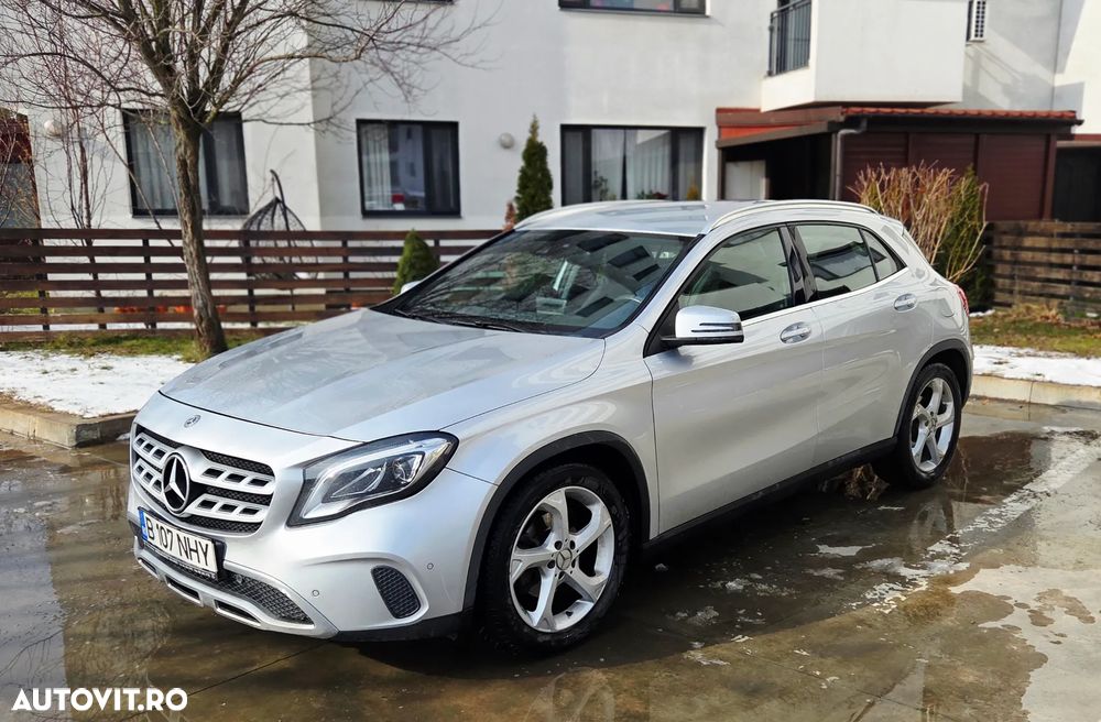Mercedes-Benz GLA 180 7G-DCT - 2