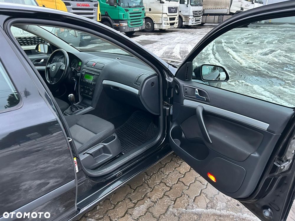 Skoda Octavia 2.0 FSI Ambiente - 19