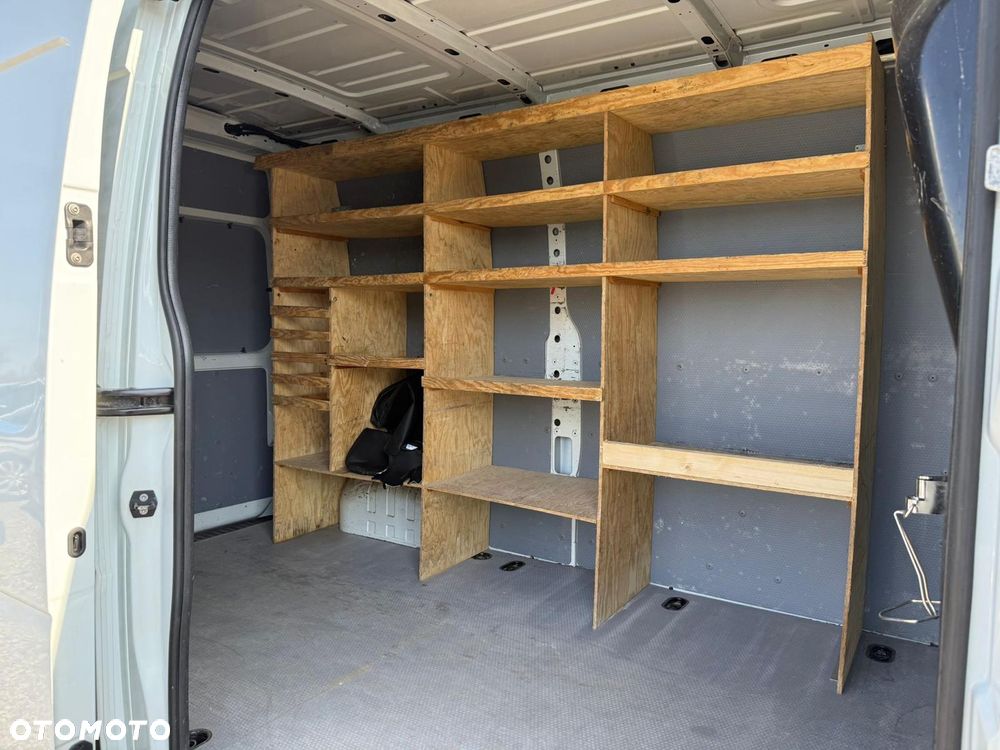 Nissan NV40 - 23
