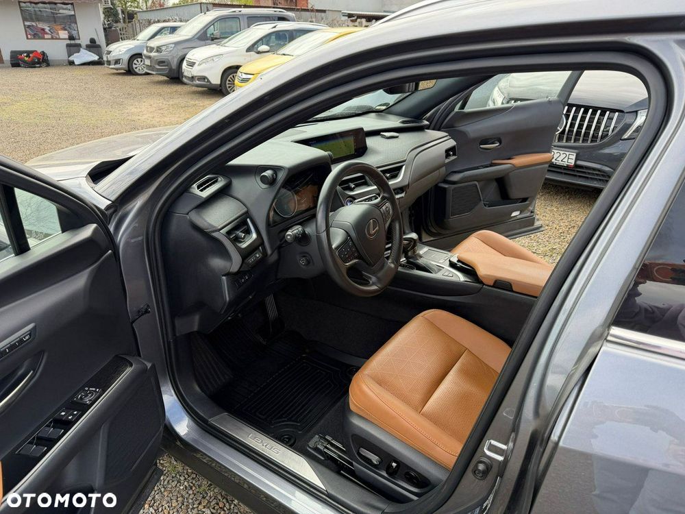 Lexus UX - 5