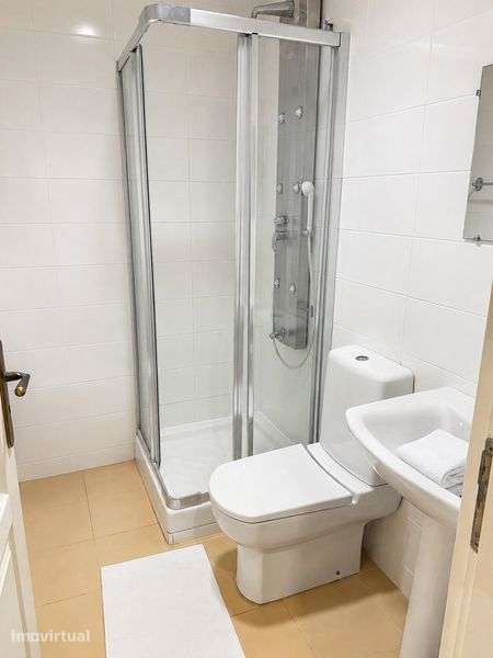 T1 anual a 600 m da Praia da Oura | 2 WC, varanda e AC - Grande imagem: 5/10
