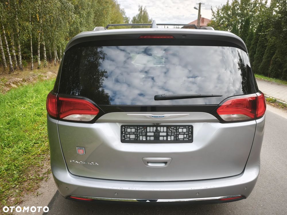 Chrysler Pacifica - 8