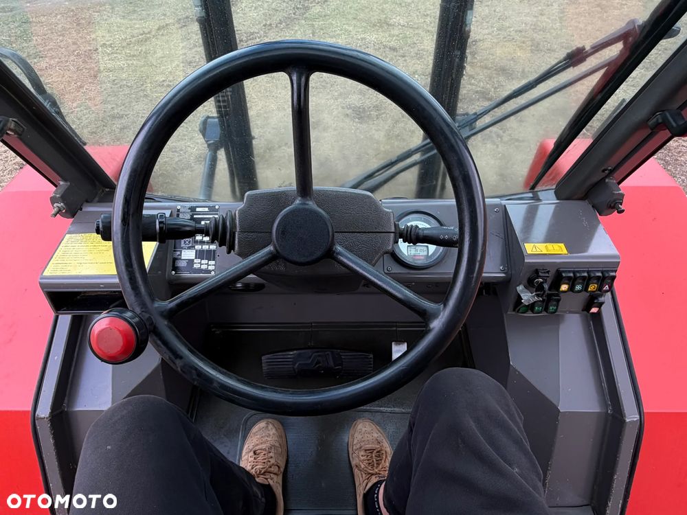 Manitou M30-4 T Wózek Widłowy 4X4 TERENOWY. 1910mtg. Maszyna Jak Nowa! Maszt Triplex WOLNY SKOK! 2016rok. z Norweskiego Gospodarstwa. Silnik PERKINS TURBO 90km. DEKRA Aktualna 2026rok! 3 tony Udzwig! Posuw wideł Hydrauliczny! Jazda REWERS+4 biegi. Ani deka luzów czy wycieków! Zadbana Maszyna! Okazja. Podzespoły jak Nowe tłoczyska suche! 5,5 wys. Podnoszenia - 21
