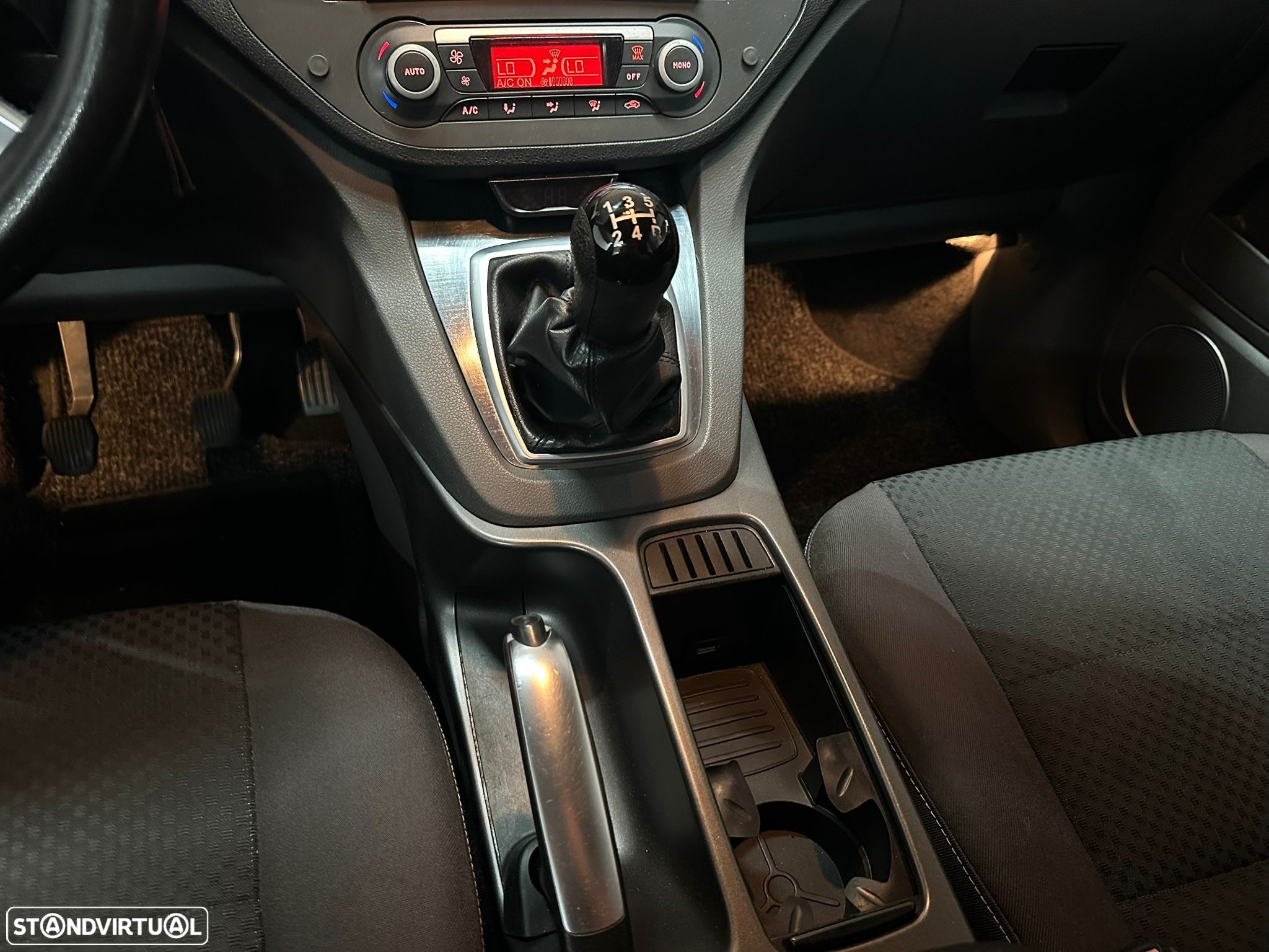 Ford C-Max 1.6 TDCi Titanium - 19