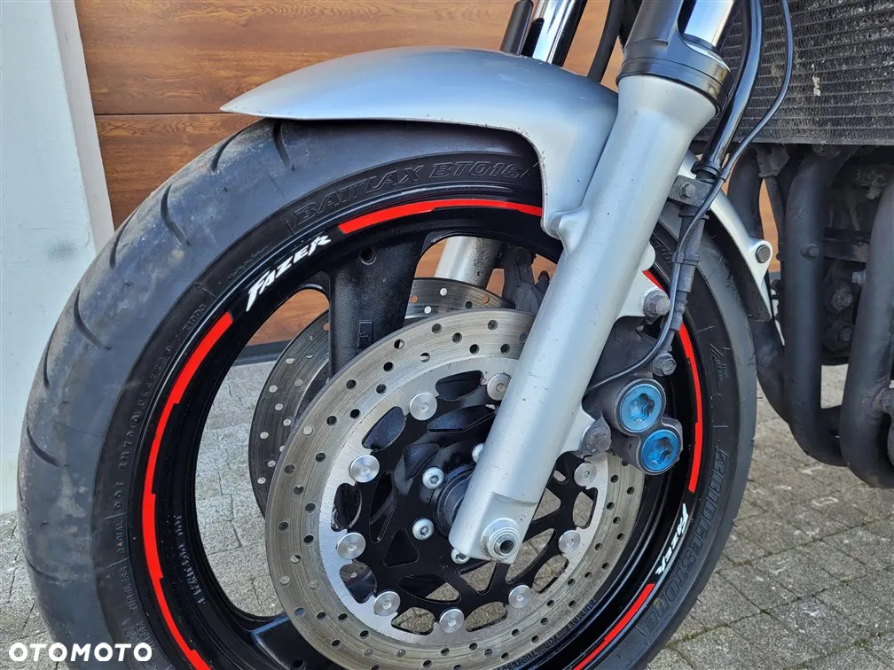 Yamaha FZS - 28