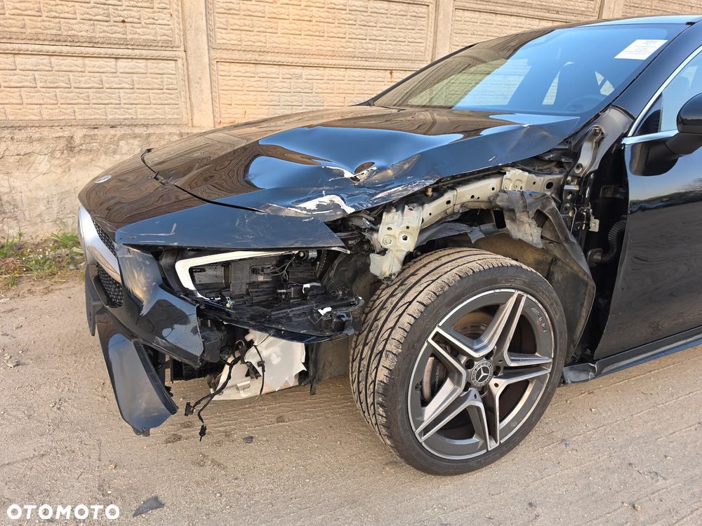 Mercedes-Benz CLA 180 AMG Line - 25