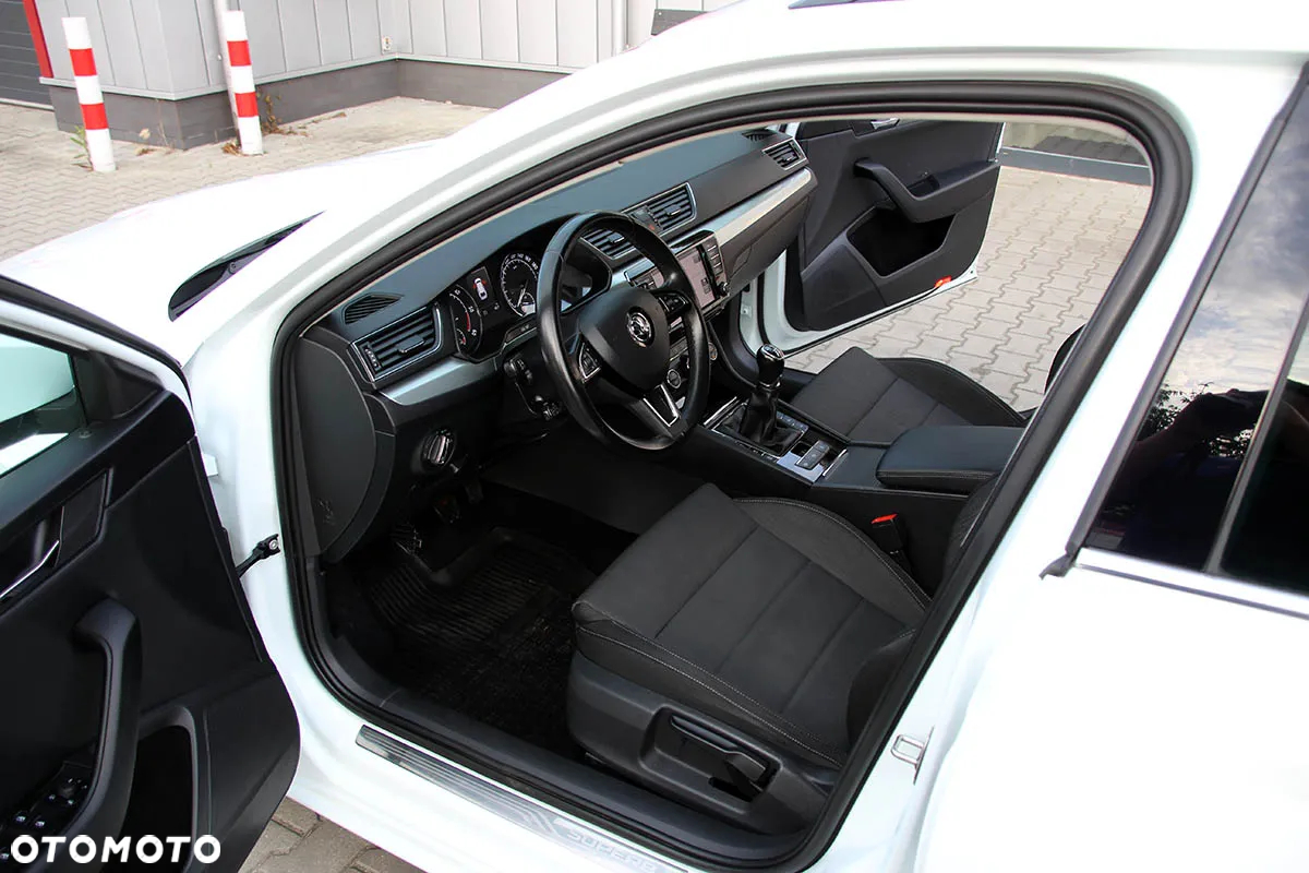 Skoda Superb Combi 2.0 TDI Style - 21