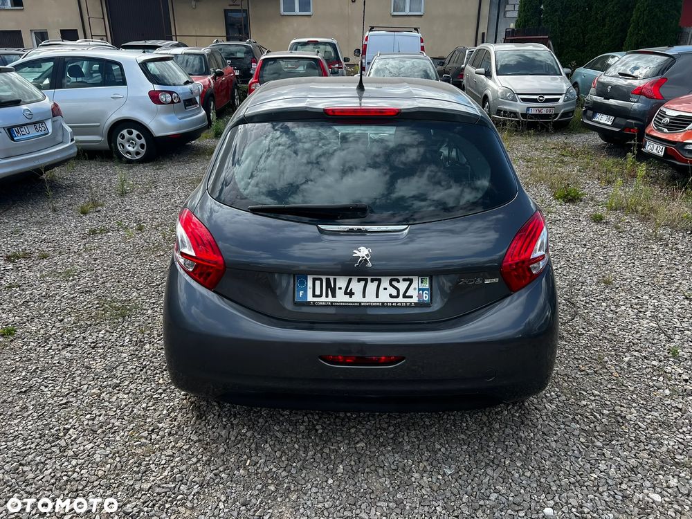 Peugeot 208 - 10