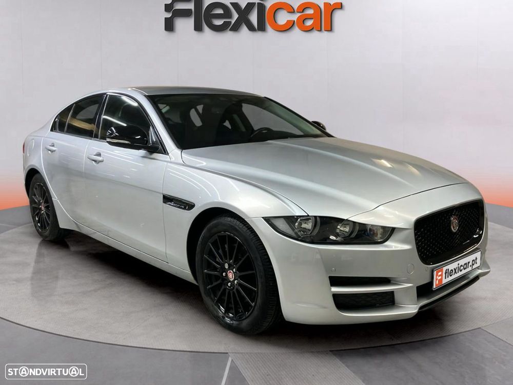 Jaguar XE - 1