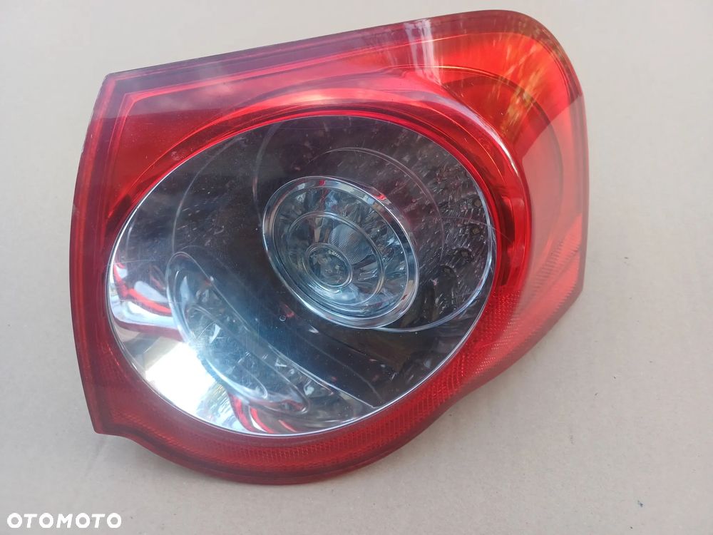 LAMPA TYLNA PRAWA PASSAT B6 KOMBI - 5