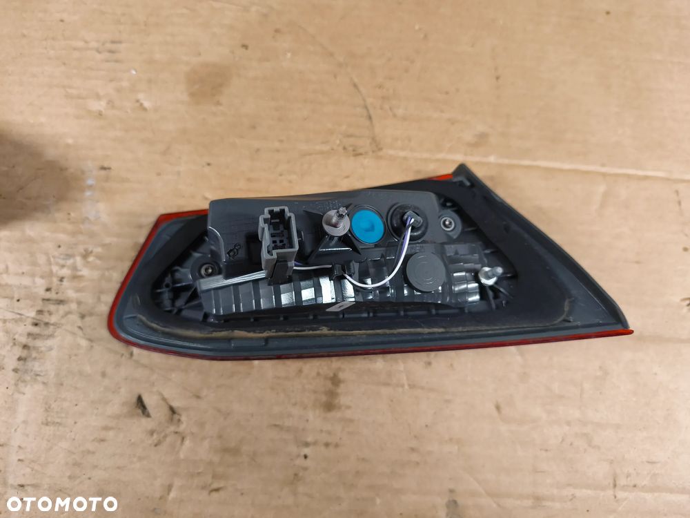 LAMPA TYŁ TYLNA PRAWA W KLAPE FORD FOCUS MK4 IV - 2