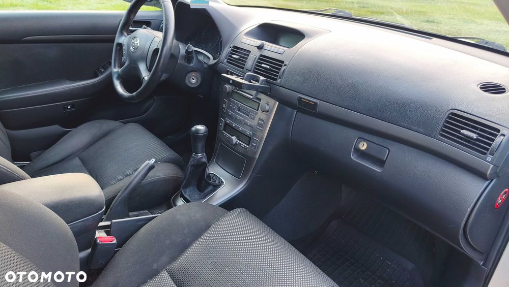 Toyota Avensis - 8