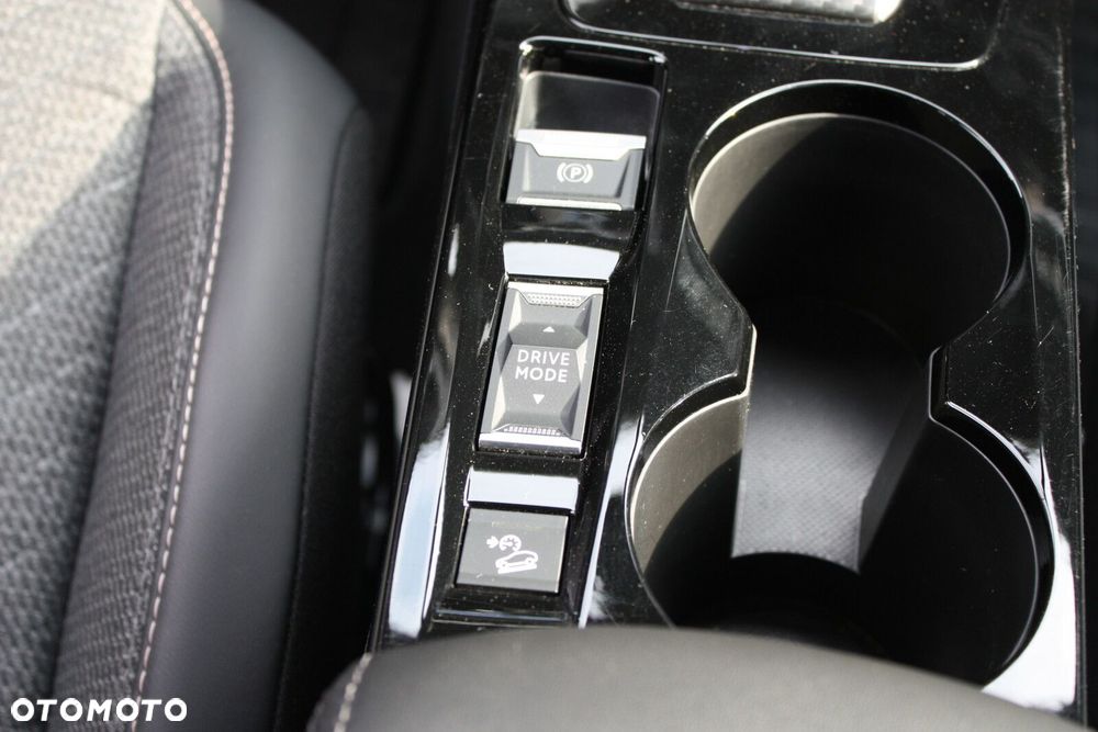 Peugeot 2008 1.2 PureTech Allure S&S EAT8 - 28