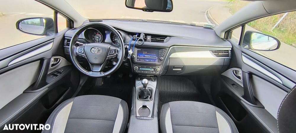 Toyota Avensis 1.6 D-4D Executive Terracotta - 5