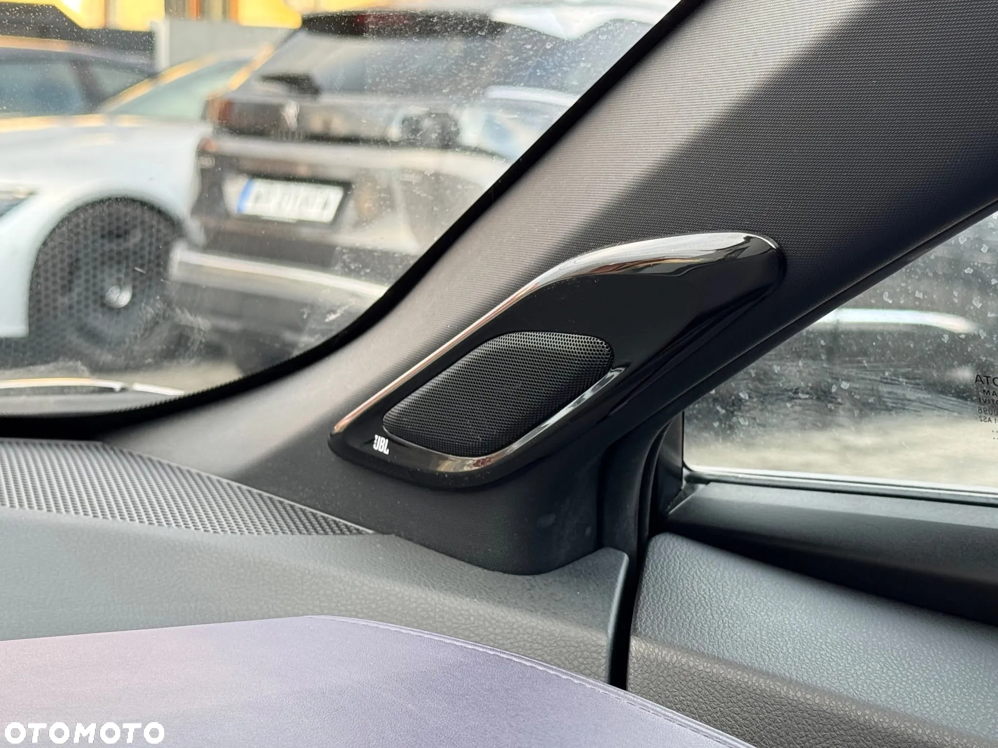 Toyota C-HR 1.8 Hybrid Neon Lime powered by JBL - 10