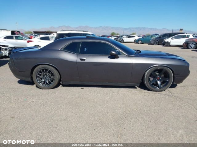 Dodge Challenger - 13