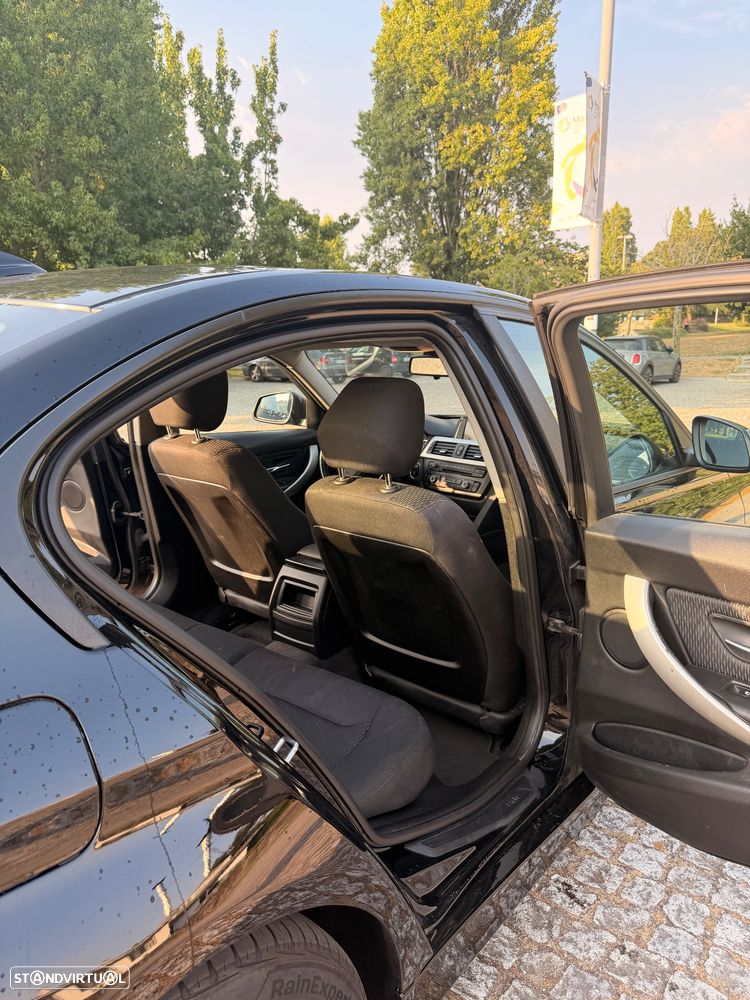 BMW 318 d Auto - 26