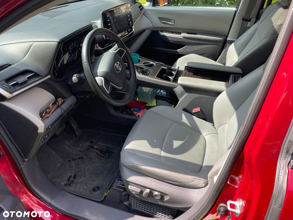 Toyota Sienna - 11