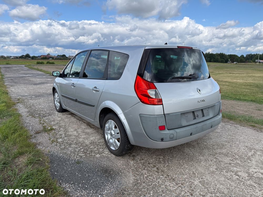 Renault Grand Scenic Gr 1.9 dCi Infinity - 9