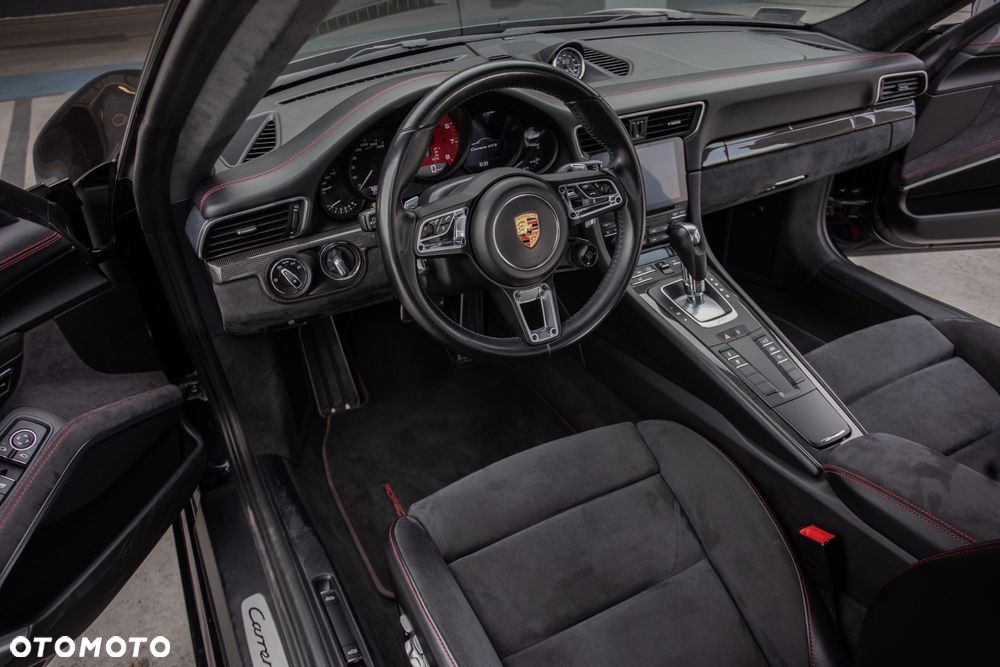 Porsche 911 Carrera GTS PDK - 18